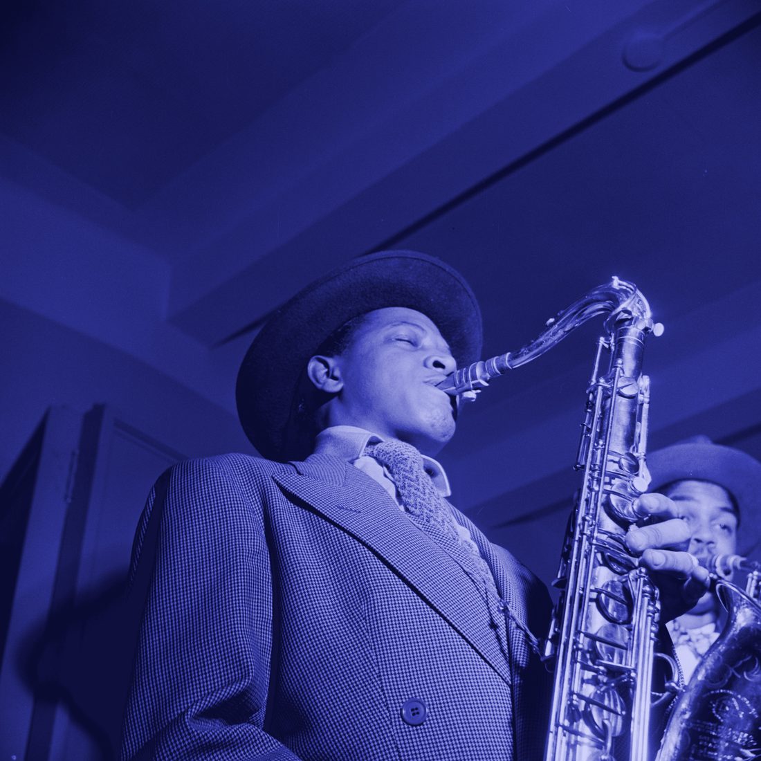 Jazz performer, rendered in the ApproachNote blue duotone