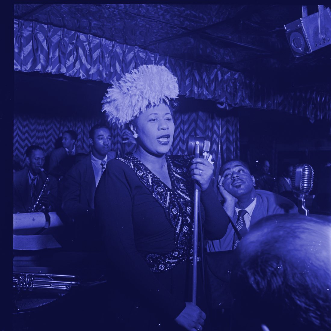 Jazz performer, rendered in the ApproachNote blue duotone